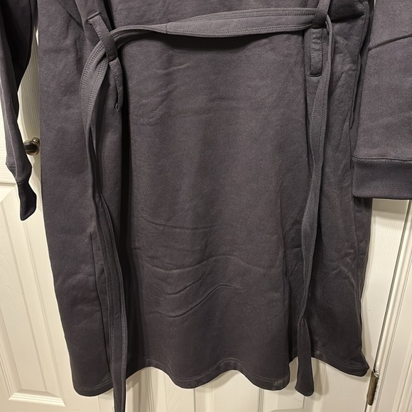 Black Hooded Robe - Picture 8 of 13